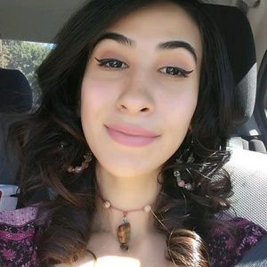 Meet your Posher, Courtney